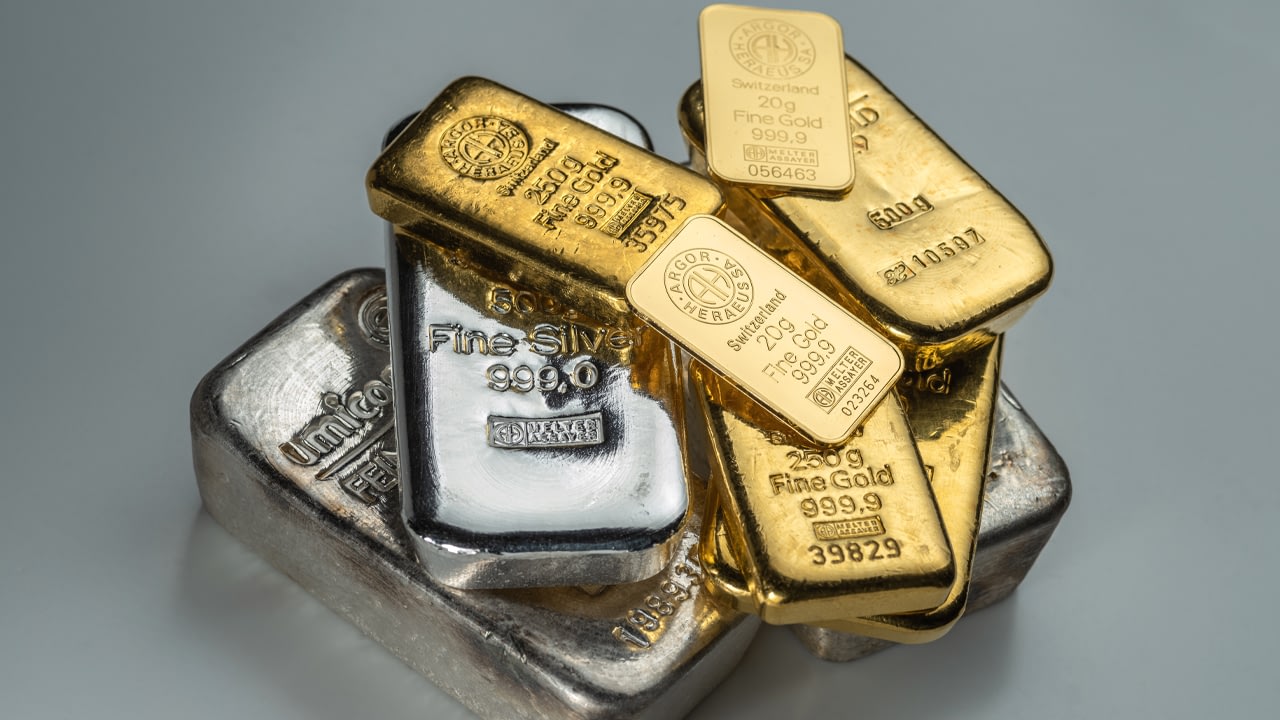 Gold and Silver Markets Shudder, Analysts Say Firm Dollar and Rate Hikes May Drag Precious Metal Markets Lower